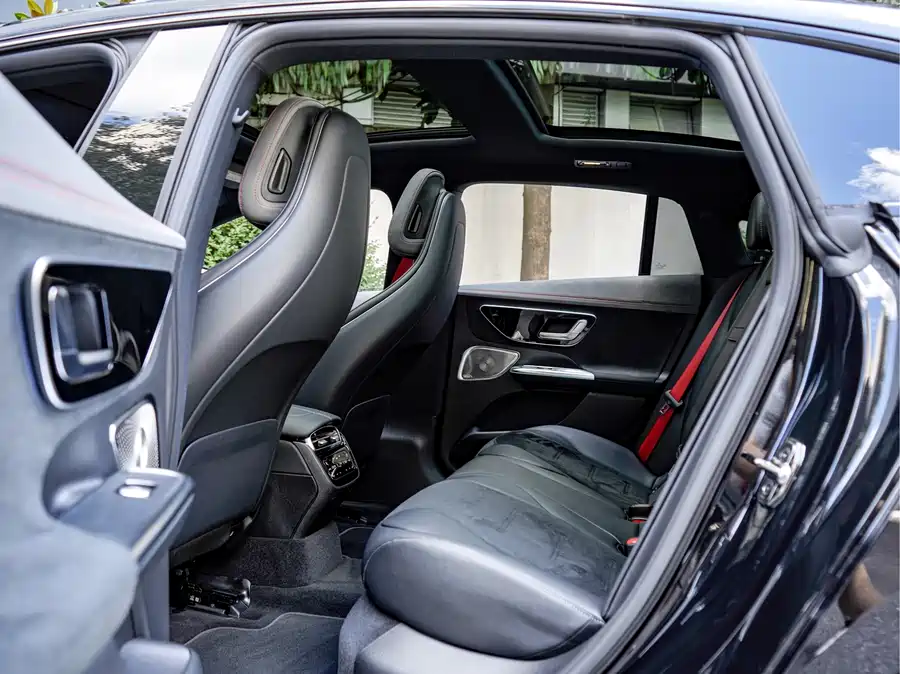 Mercedes EQE - фото 14