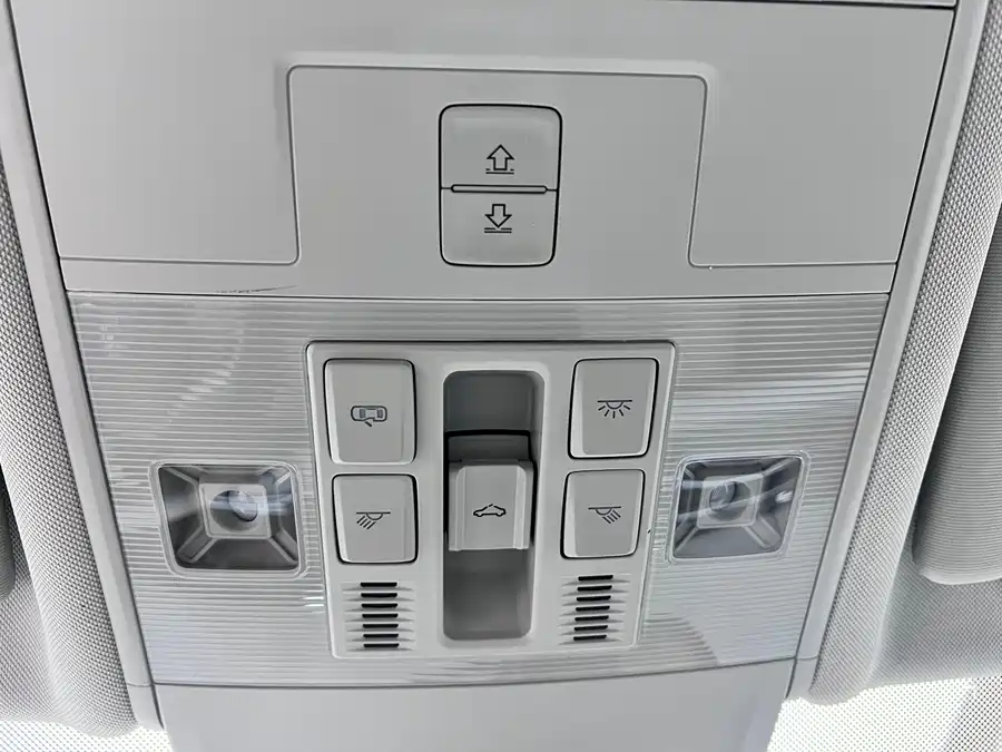 Volkswagen Tiguan - фото 17