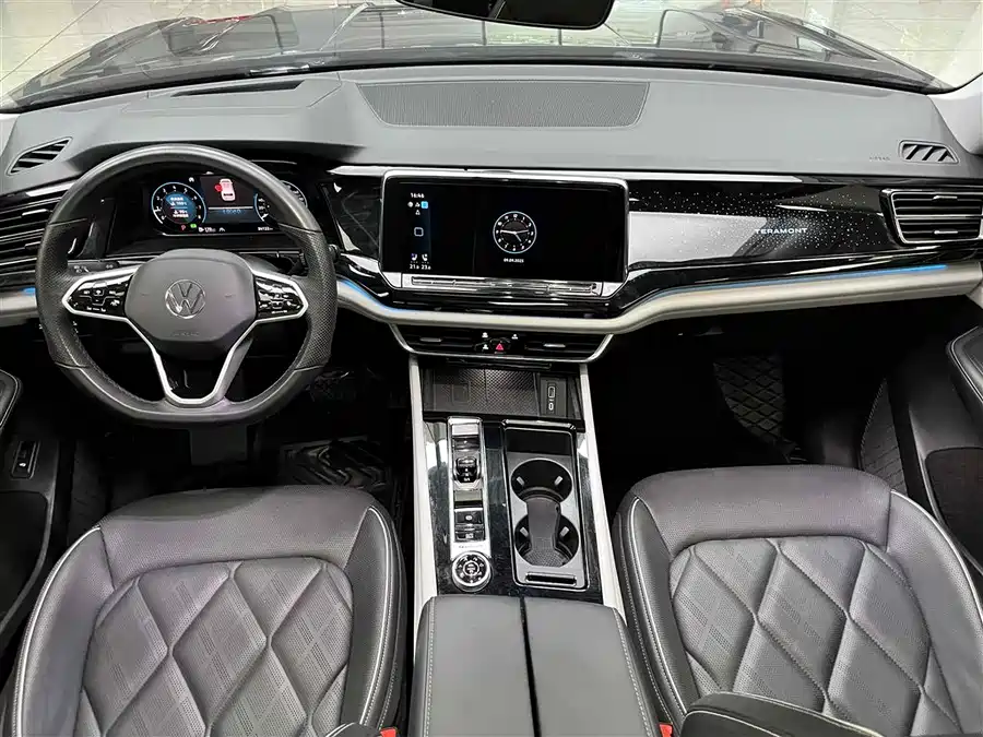 Volkswagen Touran - фото 2